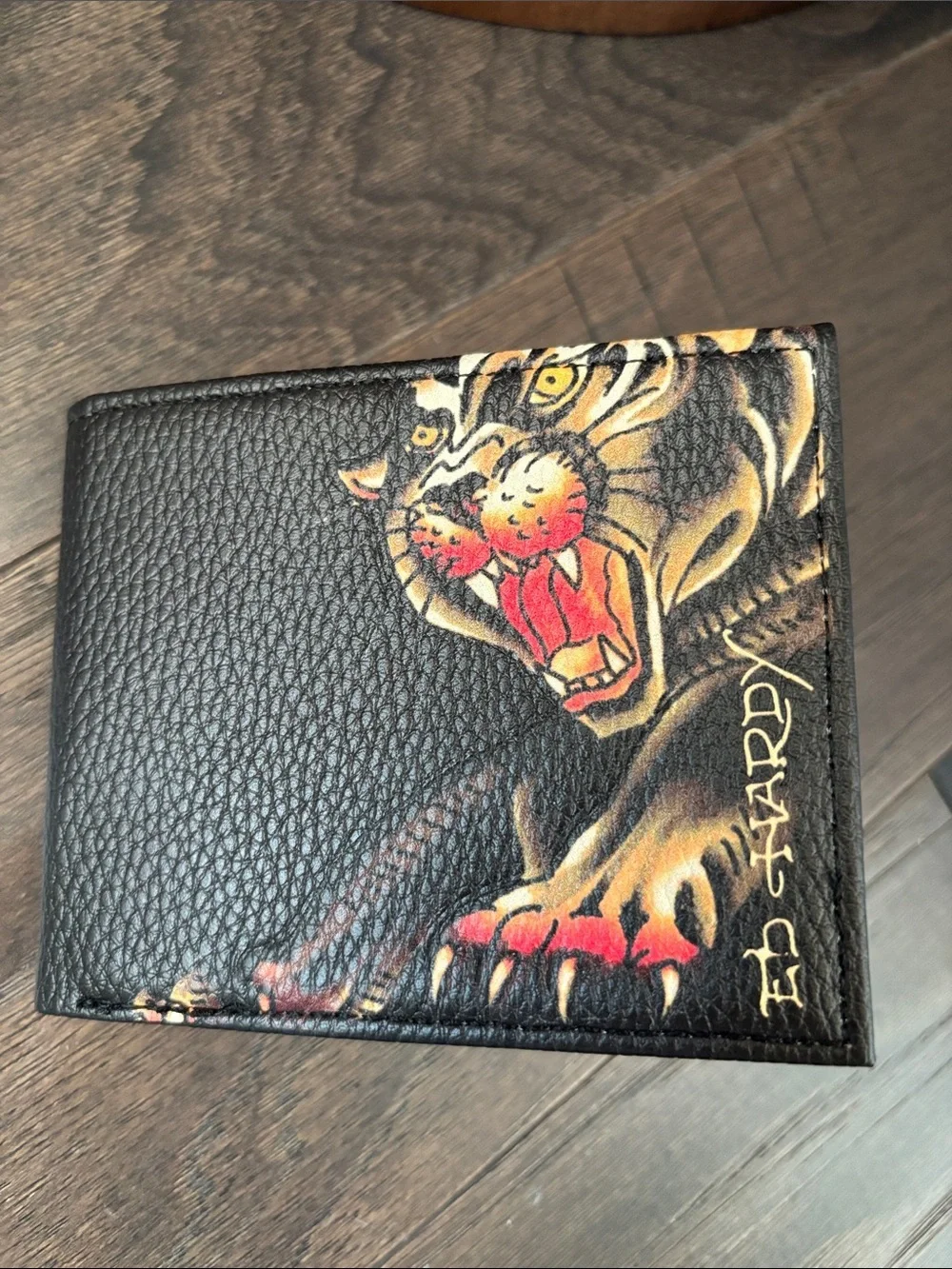 Ed Hardy Tiger Bifokd 4 card slot,bill slot,ID window painted logo,gift box